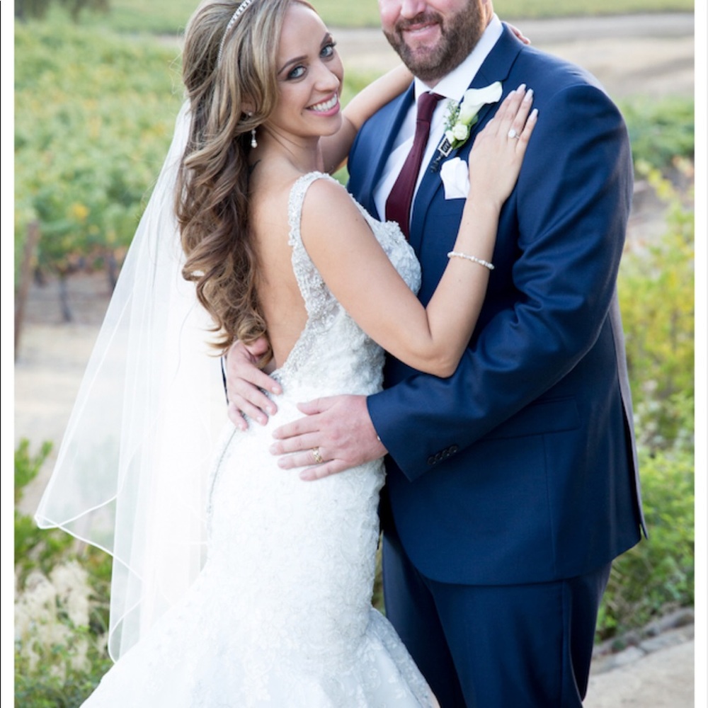 I’m selling my gorgeous Wedding Ceremony Dress. - Picture 3 of 4